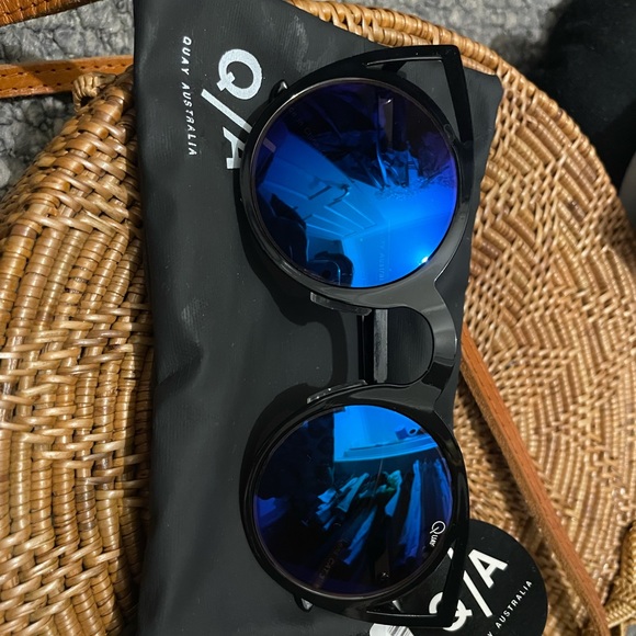 Quay Australia Invader black sunglasses - Picture 2 of 2